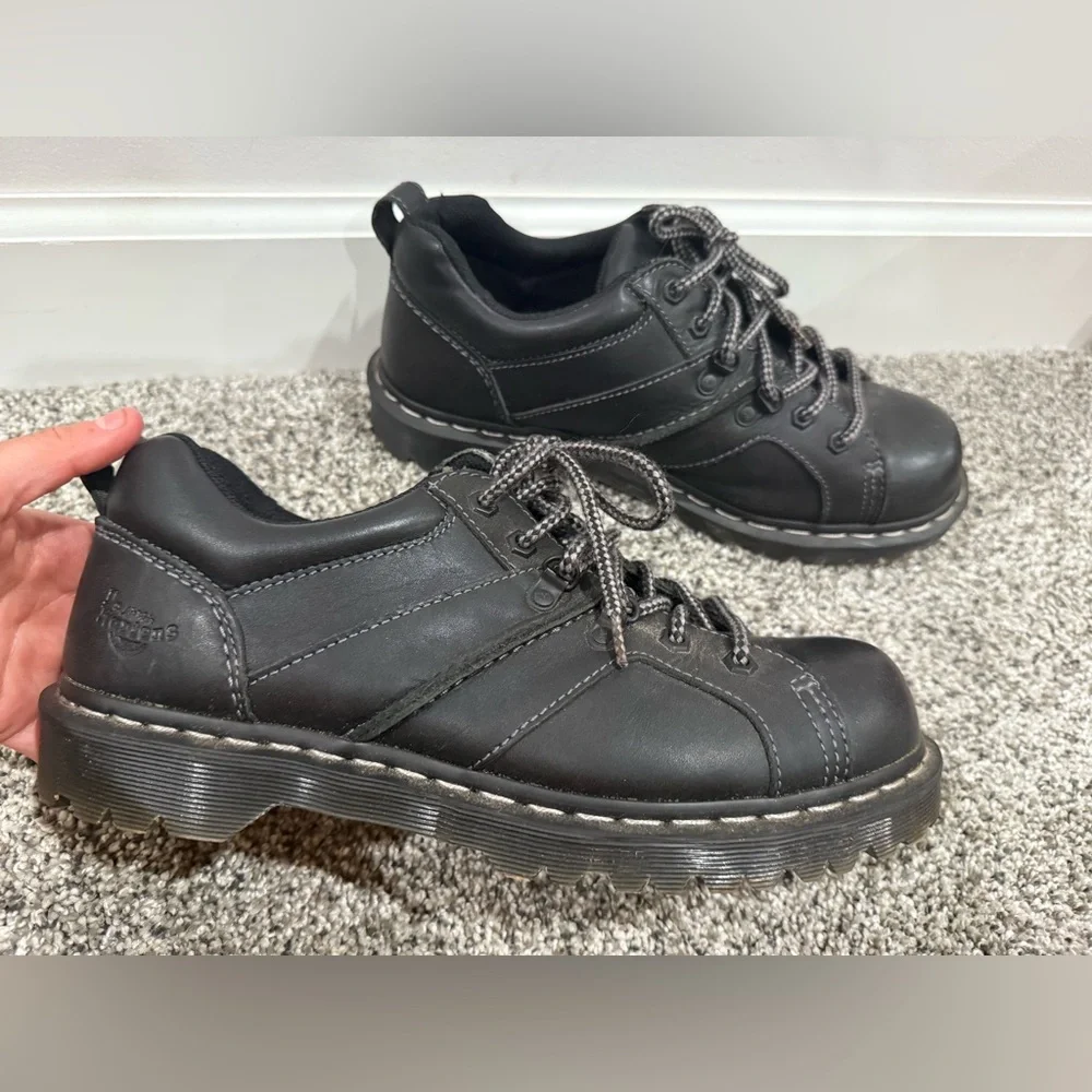 Dr. Martens Finnegan leather shoe, men's 10 or women's 11 - Picture 2 of 14